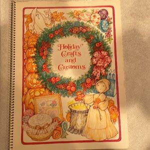 Vintage Current Holiday Crafts and Customs EUC
